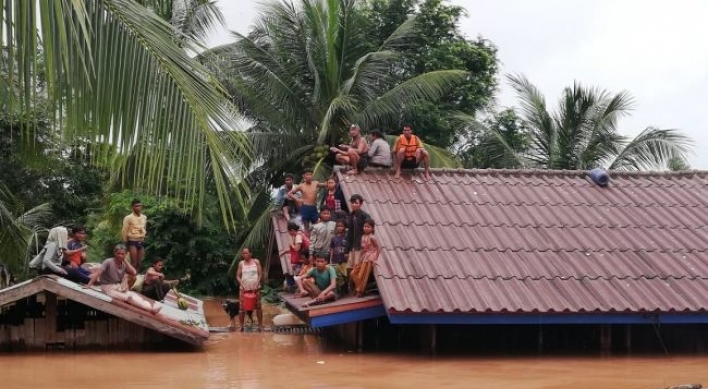 SK E&C sends helicopters, boats to Laos dam collapse site