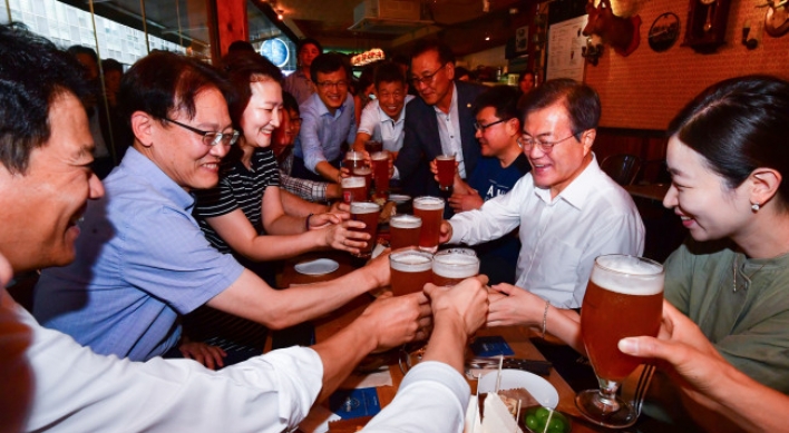 President Moon holds meeting with citizens over minimum wage