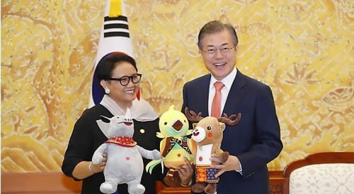 President Moon meets special envoy of Indonesian president