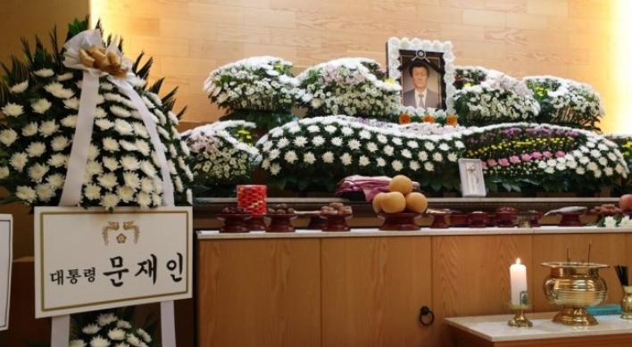 Moon gives eulogy to father of late prominent student activist