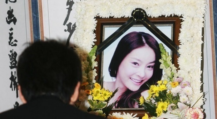 Former police chief says he felt pressure in actress Jang Ja-yeon death probe