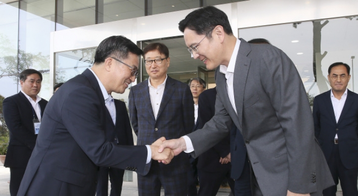 Minister calls on Samsung to improve governance, support in job creation