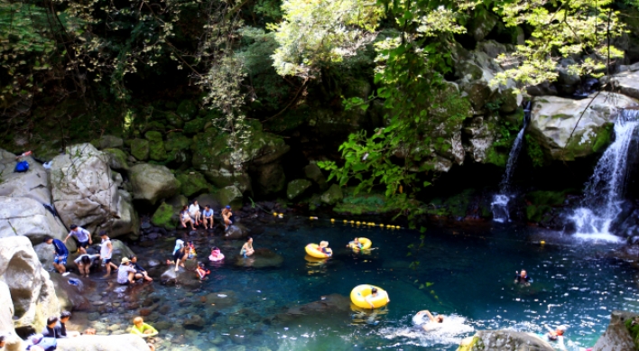 Escape sweltering heat in valleys near Seoul