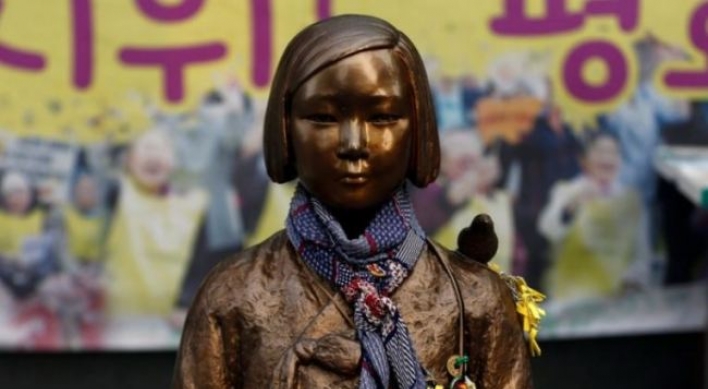 Moon says 'comfort women' issue cannot be resolved diplomatically