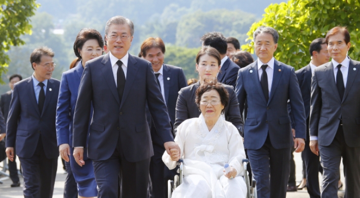 Moon says ‘comfort women’ issue cannot be resolved diplomatically