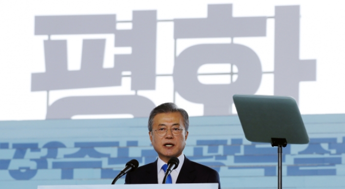 Moon calls for East Asian rail community