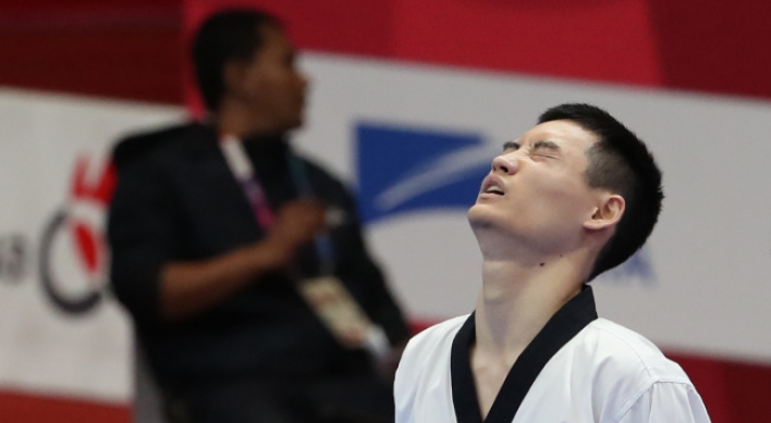 Taekwondo poomsae practitioner Kang Min-sung wins S. Korea's 1st gold