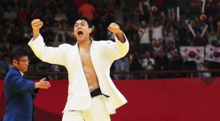 S. Korea's Gwak Dong-han wins gold in men's judo 90kg