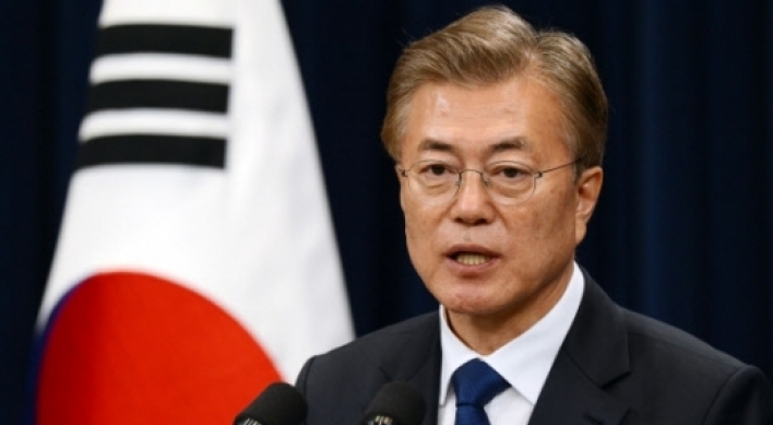 Moon's approval rating dips to new low