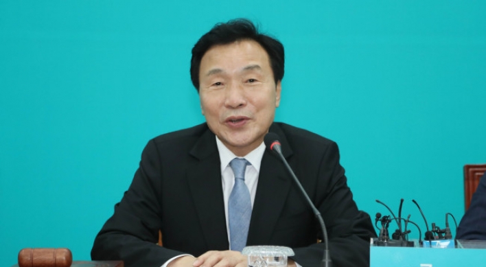 New minor party head calls on Moon to revise income-driven growth policy