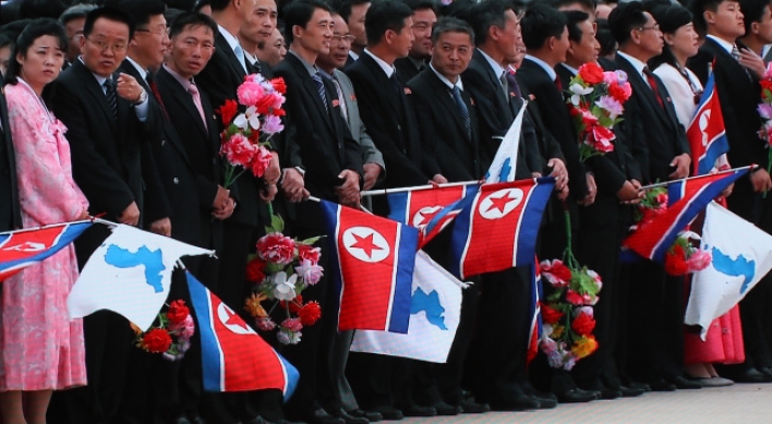 [Photo News] Moon arrives in Pyongyang to warm welcome from North Koreans