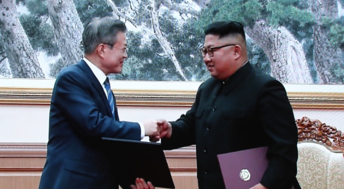 [Breaking] Moon, Kim sign summit agreement in Pyongyang