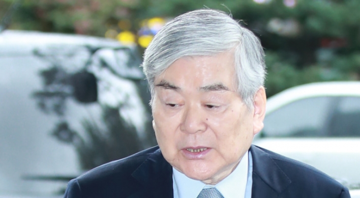 Korean Air chief quizzed over embezzlement allegations