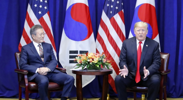 Moon, Trump discuss 'corresponding measures' for NK denucelarization