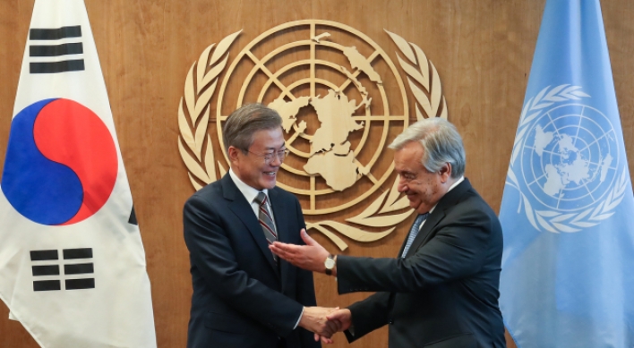 Moon seeks int'l support for inter-Korean ties in meeting with UN chief