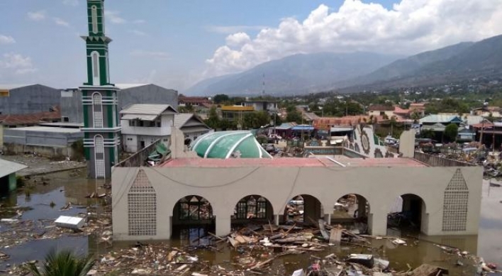 Indonesian quake and tsunami devastates coast, many victims