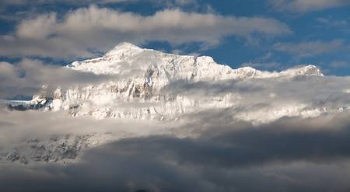 Snowstorm kills at least eight climbers on Nepal peak: officials