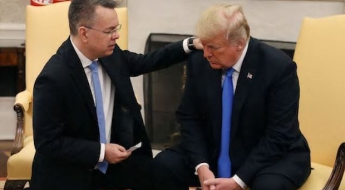 US pastor freed from Turkey prays with Trump in Oval Office