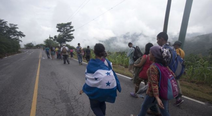 Migrants moving again in Guatemala, Trump targets Democrats