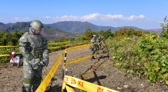 Two Koreas' demining operations in Joint Security Area near end