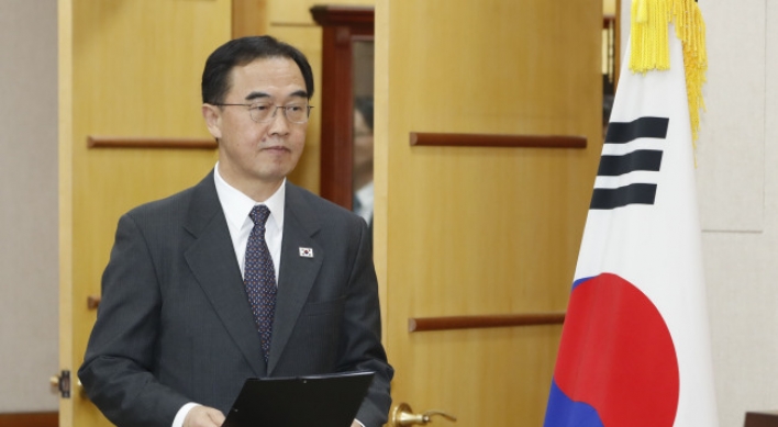 Unification minister to meet NK defectors amid controversy