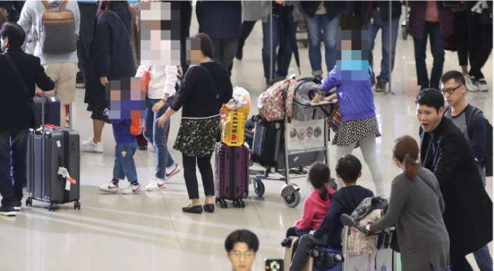 400 Korean tourists arrive home from typhoon-hit Saipan