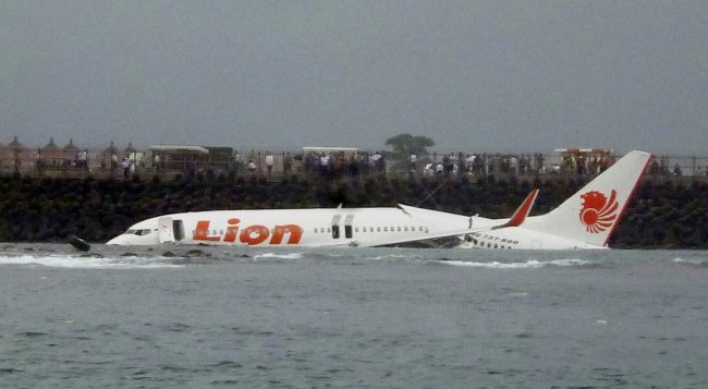 Indonesia Lion Air flight with 189 on board crashes into sea