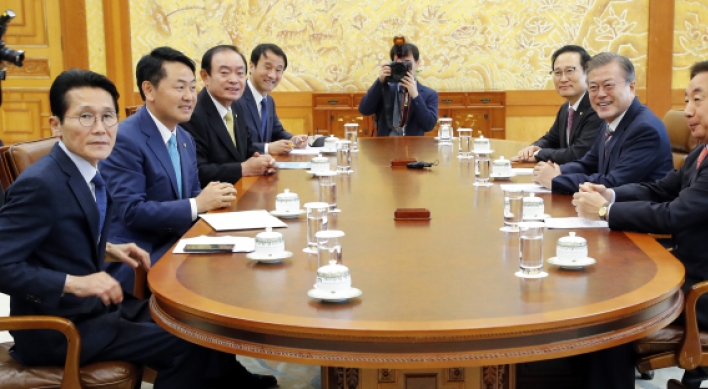 Government, parties agree to cooperate on economic, social issues