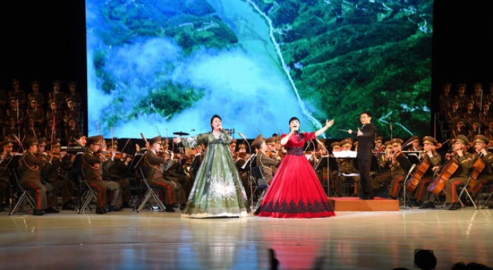 Artists of N. Korea, China hold joint performance in Pyongyang