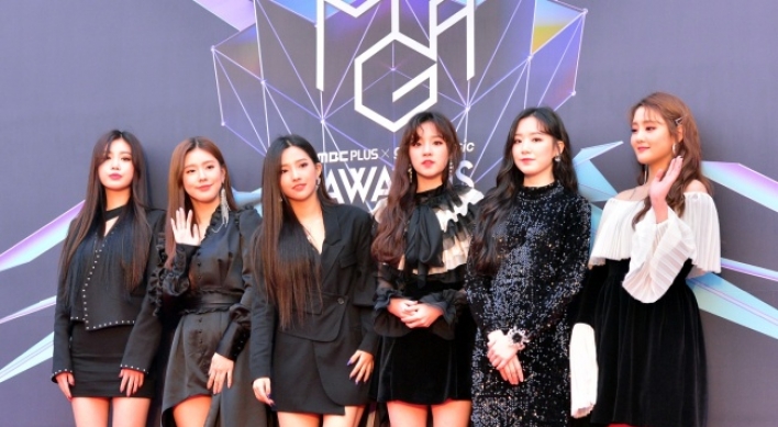 [Photo News] K-pop stars rock red carpet looks at 2018 MGA