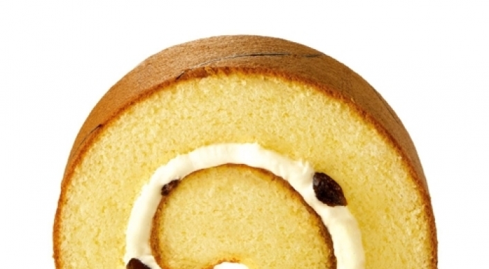 Paris Baguette sells record No. of ‘Silky Roll Cake’