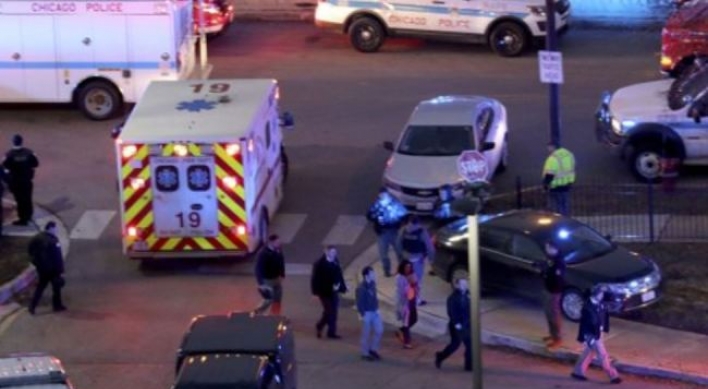 Gunman opens fire at Chicago hospital, wounds at least 4