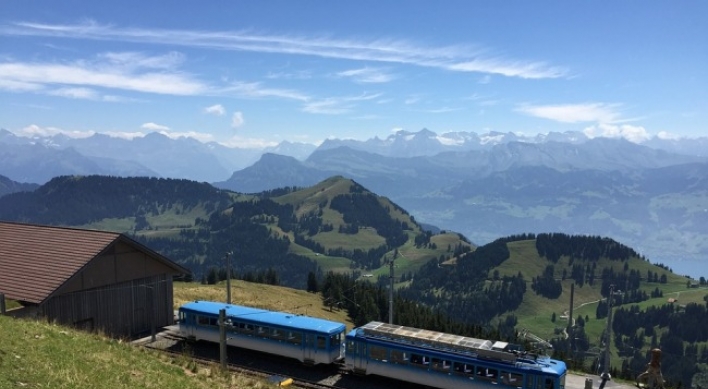 S. Korean tourist hit by train on Swiss mountain railway, dies