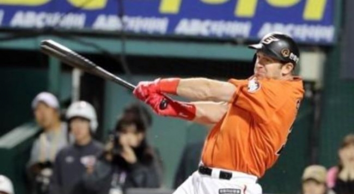 Hanwha Eagles re-sign slugging outfielder Hoying