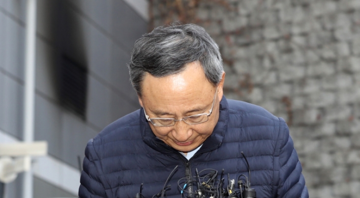 KT chairman apologizes for chaos, scrambles to contain damage from fire