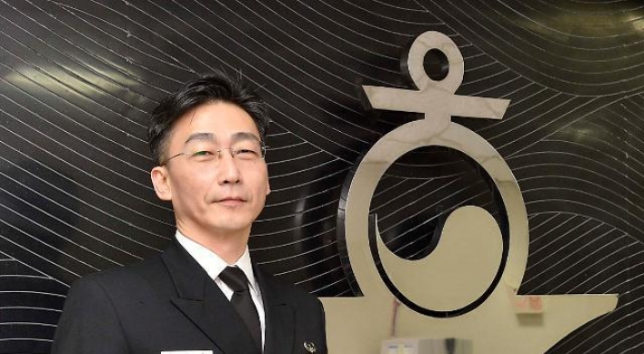 Surgeon Lee Cook-jong to become honorary naval commander
