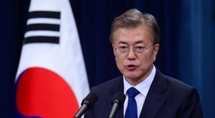 Moon orders measures to strengthen presidential officials' discipline