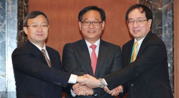 Korea, China, Japan to discuss regional free trade deal in Beijing