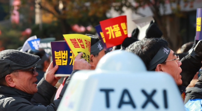 Govt., ruling party push for implementation of salary system for company taxi drivers