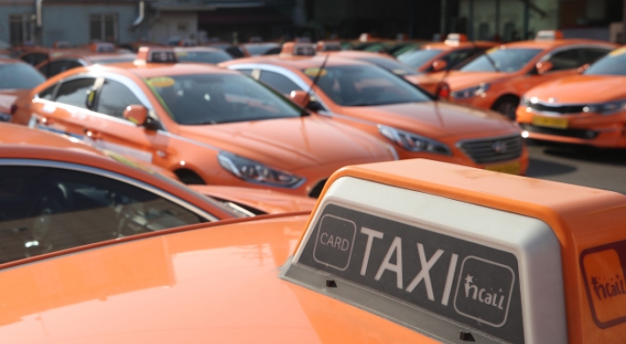 Car-sharing services offer discounts amid taxi protest