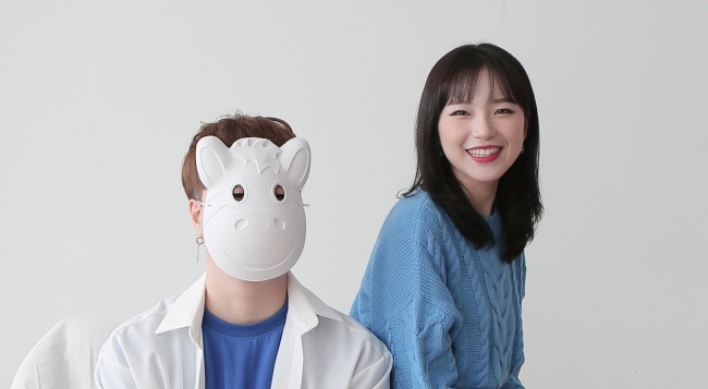 [Herald Interview] Korean duo seeks to spread happiness through singing