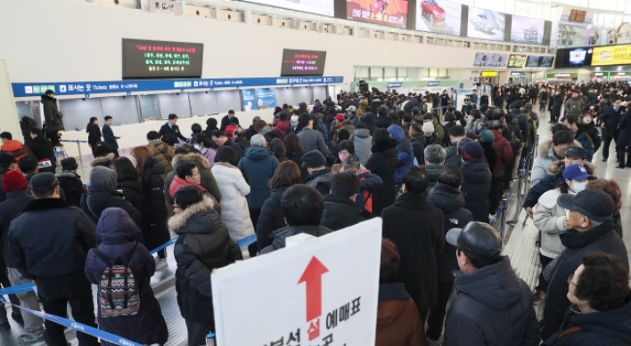 ‘Reservation war’ starts for train tickets home for Lunar New Year
