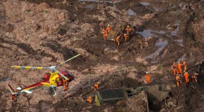 40 dead, many feared buried in mud after Brazil dam collapse