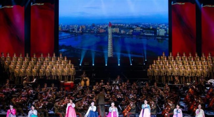 N. Korean art troupe stages 2nd performance in Beijing