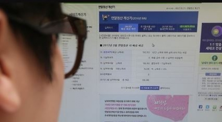 Foreigners baffled by complex process for year-end tax settlement