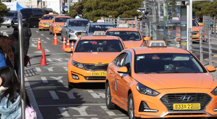 Where is hardest place to catch taxis in Seoul?