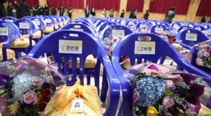 [Newsmaker] Grief-filled graduation ceremony held for Sewol victims