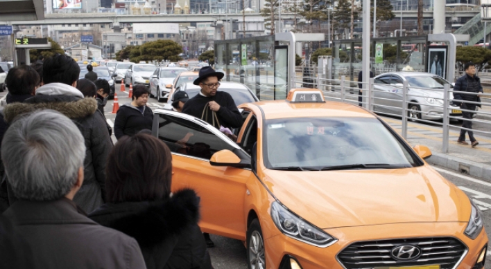 Seoul's base taxi fare rises to 3,800 won
