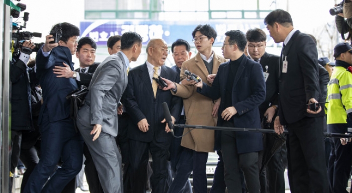 Former President Chun stands trial for libel over Gwangju memoirs