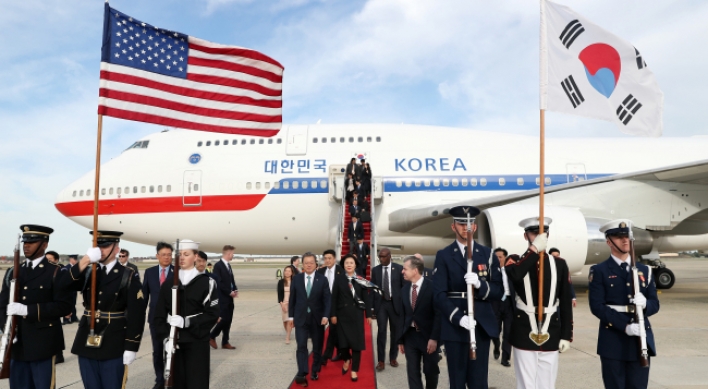 Moon arrives in US to meet Trump on stalled NK dialogue